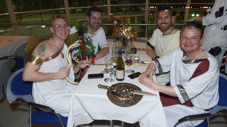 Die Narren waren bester Stimmung und hatten sich allesamt kreative Kostüme ausgesucht. Die Narren waren bester Stimmung und hatten sich allesamt kreative Kostüme ausgesucht.