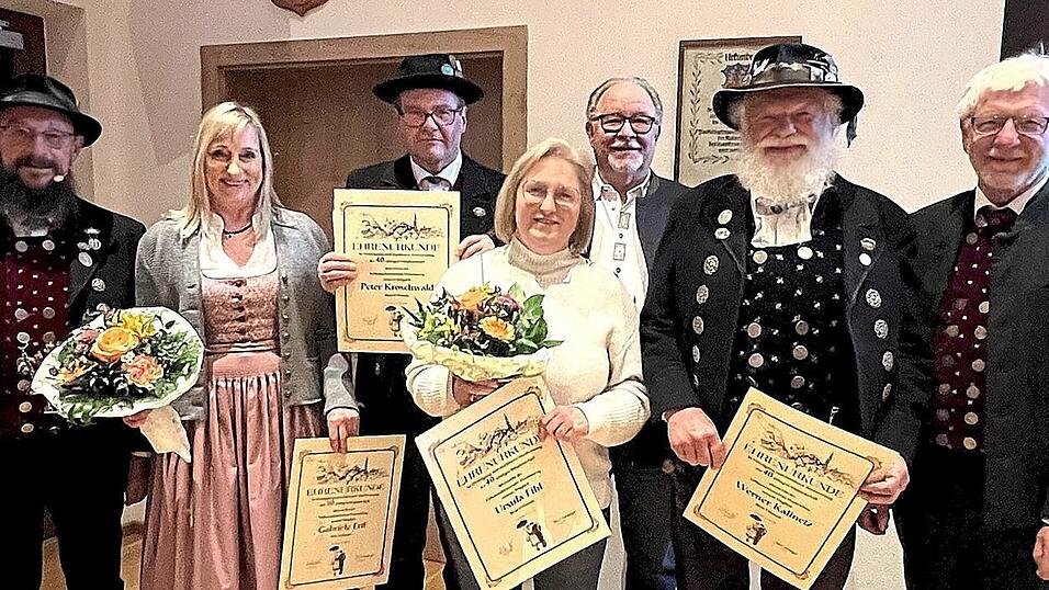 Bei den Ehrungen (v.l.) Josef Korber, Gabriele Ertl, Peter Kroschwald, Ursula Eibl, Ludwig Fl&ouml;&szlig;er, Werner Kalinetz und Bernd Scheumaier.