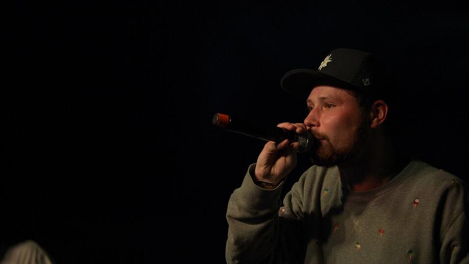 Random Entertainment boten anspruchsvollen Sprechgesang mit Wortwitz.