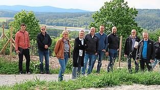 Das neue Baugebiet Am Johannesbühl ist absolut gelungen - da waren sich die Mitglieder des Bauausschusses und alle Beteiligten bei der Ortsbesichtigung am Dienstag einig.