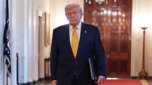 Trump bestreitet die Urheberschaft eines Briefes an Epstein.