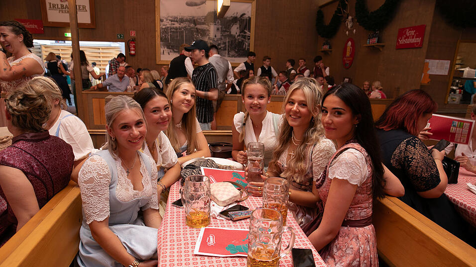 Die Partybilder vom Samstag, 9. August, aus dem Festzelt Krönner. Die Partybilder vom Samstag, 9. August, aus dem Festzelt Krönner.