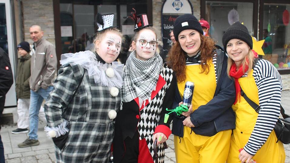 Beste Stimmung herrschte beim Rosenmontagszug in Geisenhausen.