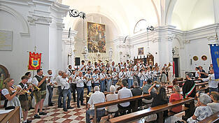 Die Partnerschaftsfeier in der Kirche San Lorenzo ging mit der gemeinsam gespielten Europa-Hymne „Freude schöner Götterfunken“ zu Ende. Die Partnerschaftsfeier in der Kirche San Lorenzo ging mit der gemeinsam gespielten Europa-Hymne „Freude schöner Götterfunken“ zu Ende.