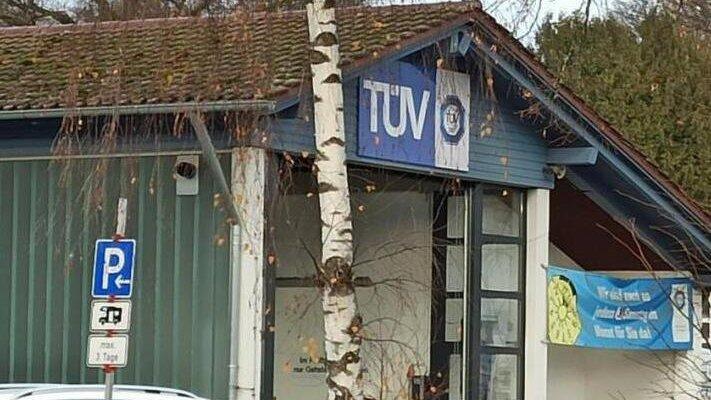 In die T&Uuml;V-Pr&uuml;fstelle in Viechtach sind bislang unbekannte T&auml;ter eingebrochen.