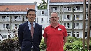 Nach kurzer Zeit trennen sich die Wege von Facharzt Edgar Villegas (l.) und Chefarzt Hans-Christian Gelberg wieder. Dabei würden die beiden gerne zusammenarbeiten.