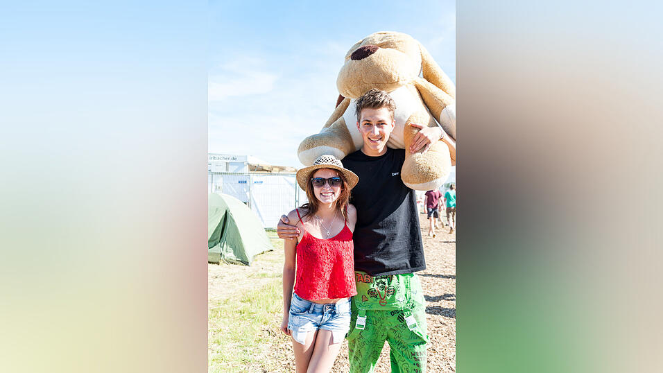 Ein Streifzug durch das Campinggelände: Trotz heißer Temperaturen sind die Festivalbesucher bestens gelaunt. (Foto: Susanne Raith) Ein Streifzug durch das Campinggelände: Trotz heißer Temperaturen sind die Festivalbesucher bestens gelaunt. (Foto: Susanne Raith)
