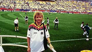 Gibts wirklich nur &bdquo;ein Rudi V&ouml;ller&ldquo;? Helmut Ginzinger vor 32 Jahren im Soldier Field Stadium in Chicago.