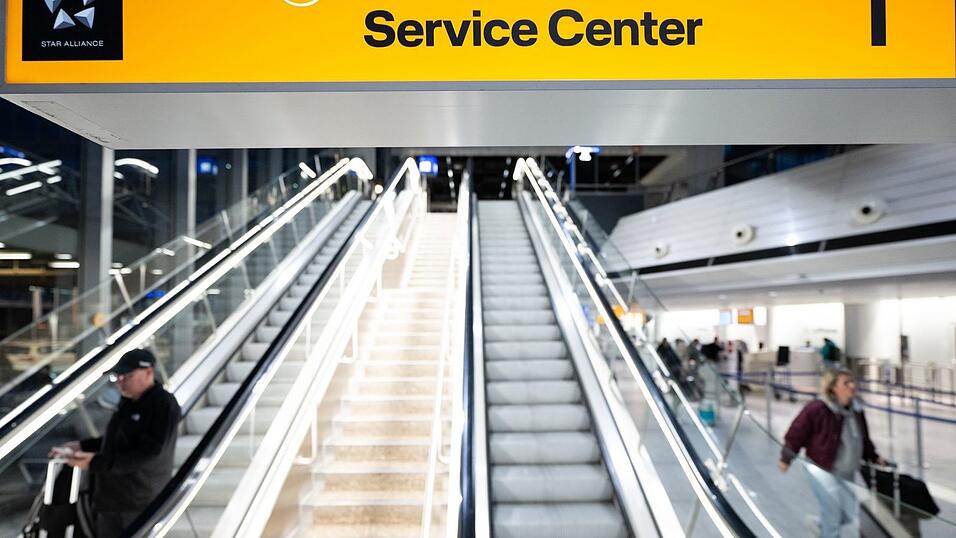 Wenig los bei der Lufthansa am Frankfurter Flughafen.