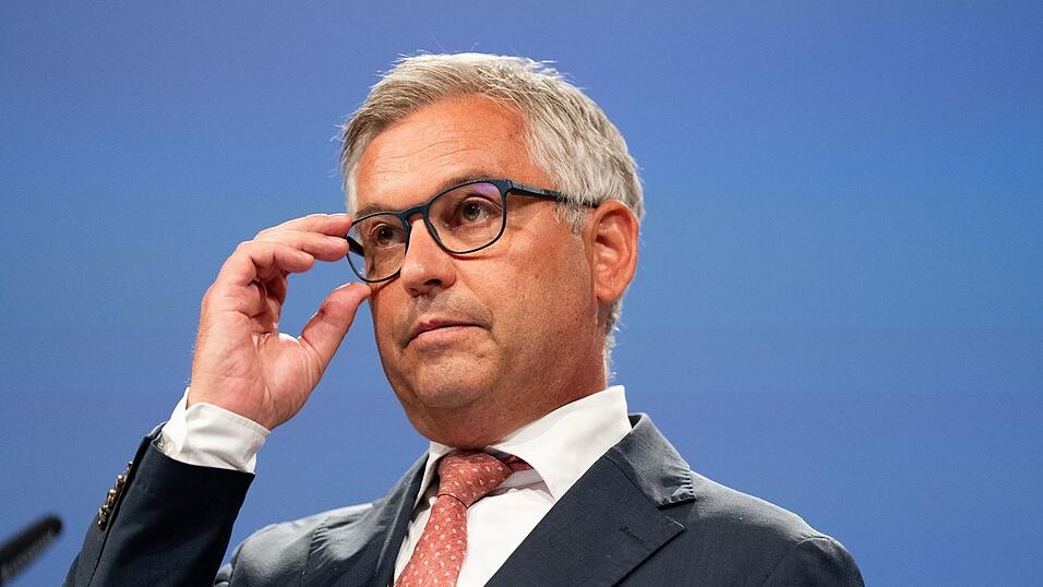 «Es ist niemandem gelungen, in den Schengen-Raum einzureisen», sagte EU-Migrationskommissar Magnus Brunner mit Blick auf die Ceuta-Krise. «Es ist niemandem gelungen, in den Schengen-Raum einzureisen», sagte EU-Migrationskommissar Magnus Brunner mit Blick auf die Ceuta-Krise.