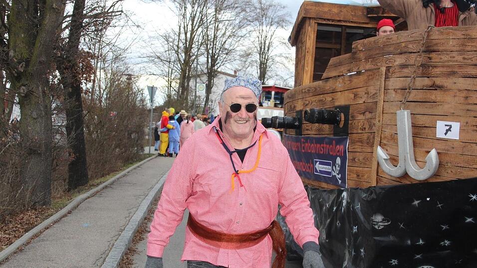 Viele Faschings-Fans haben sich am Samstag den Umzug in Langenbach angesehen. Viele Faschings-Fans haben sich am Samstag den Umzug in Langenbach angesehen.