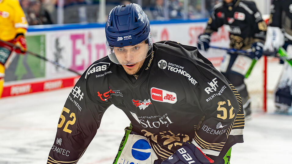 Die Straubing Tigers wollen das dritte Spiel im Viertelfinale gegen die Schwenninger Wild Wings für sich entscheiden. Die Straubing Tigers wollen das dritte Spiel im Viertelfinale gegen die Schwenninger Wild Wings für sich entscheiden.