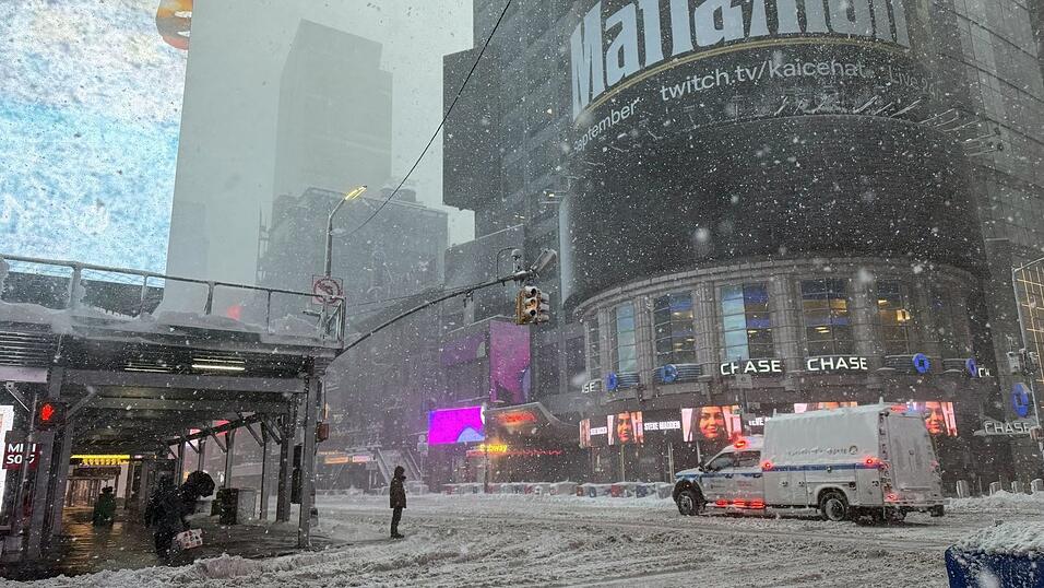 Am ber&uuml;hmten Times Square waren am Morgen nur vereinzelt Besucher unterwegs.