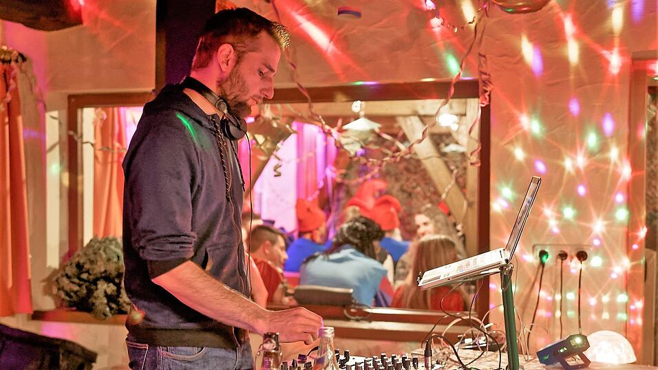 Gute-Laune-Musik (hier beim letztjährigen Faschingsball in Berg) ist garantiert bei den bevorstehenden Faschingsfeiern in der Region. Gute-Laune-Musik (hier beim letztjährigen Faschingsball in Berg) ist garantiert bei den bevorstehenden Faschingsfeiern in der Region.