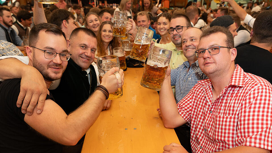 Die Partybilder vom Samstag, 12. August 2023, aus dem Festzelt Nothaft. Die Partybilder vom Samstag, 12. August 2023, aus dem Festzelt Nothaft.