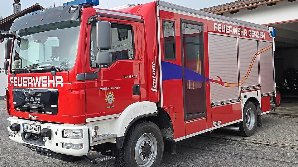 Beim Fahrzeug HLF20 der Feuerwehr Gerzen stehen Reparaturen an.