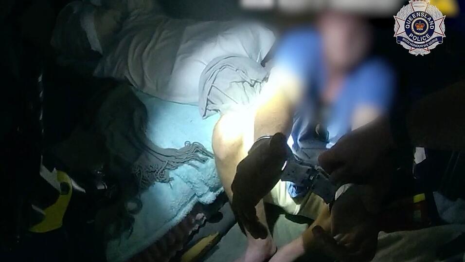 Der Schuhdieb wurde dank Videoaufnahmen schnell identifiziert und festgenommen. Der Schuhdieb wurde dank Videoaufnahmen schnell identifiziert und festgenommen.