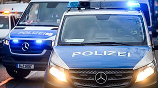 Das 33-jährige Opfer des Messerangriffs an einer Bushaltestelle in Neukölln schwebt nicht mehr in Lebensgefahr. (Symbolbild) Das 33-jährige Opfer des Messerangriffs an einer Bushaltestelle in Neukölln schwebt nicht mehr in Lebensgefahr. (Symbolbild)