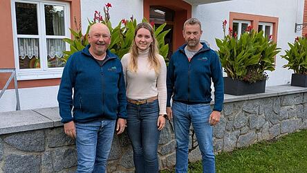 Zusammen mit den Helfern des Arbeitskreises Seepark managen sie das Kulturprogramm des „Bunten Sommers“: Stephan Frisch, Viktoria Mühlbauer und Gerhard Mühlbauer (v.l.)