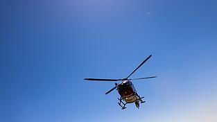 Mit schweren Verletzungen wurde der Mann ins Krankenhaus geflogen. (Symbolbild) Mit schweren Verletzungen wurde der Mann ins Krankenhaus geflogen. (Symbolbild)