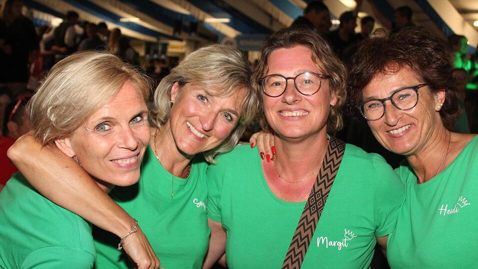 Zur Musik von Headless wurde ausgelassen gefeiert.