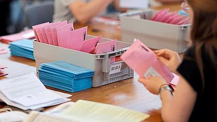 Bis sp&auml;t in die Nacht wurden die Stimmen f&uuml;r die Gemeinderatswahlen ausgez&auml;hlt.