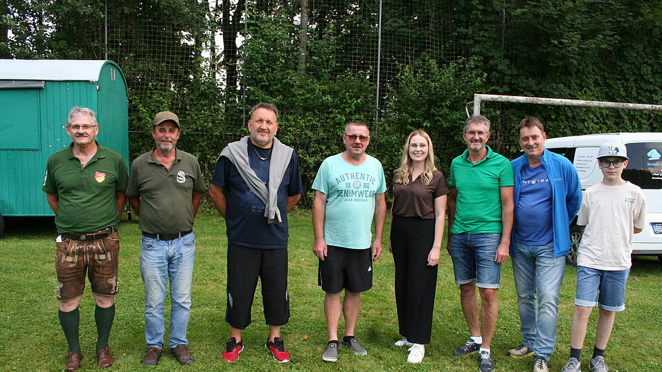 Mehrere Angler trugen zum Erreichen des Hegeziels bei. Mehrere Angler trugen zum Erreichen des Hegeziels bei.