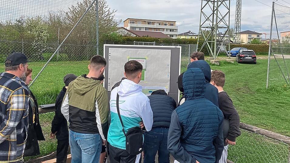 Um zu erfahren, welche Ideen und Wünsche die künftigen Nutzer haben, gab es vor Ort eine Kinder- und Jugendbeteiligung. Um zu erfahren, welche Ideen und Wünsche die künftigen Nutzer haben, gab es vor Ort eine Kinder- und Jugendbeteiligung.