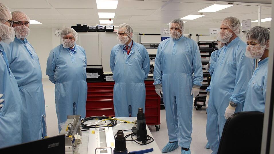 Alle waren bei der F&uuml;hrung durch den Reinraum mehr als beeindruckt.