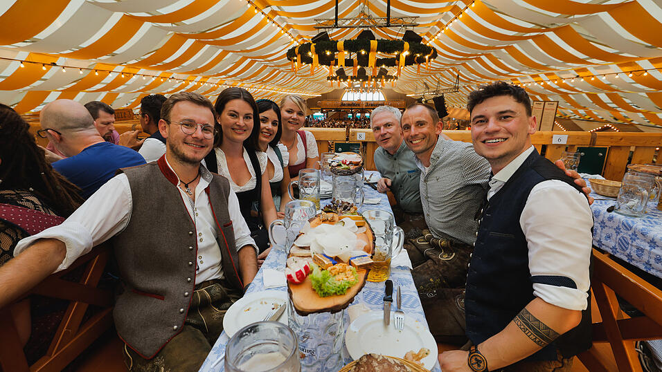 Die Partybilder vom Dienstag, 13. August 2024, aus dem Festzelt Nothaft. Die Partybilder vom Dienstag, 13. August 2024, aus dem Festzelt Nothaft.