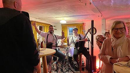 Das Jonas Frank Trio begeisterte die G&auml;ste.