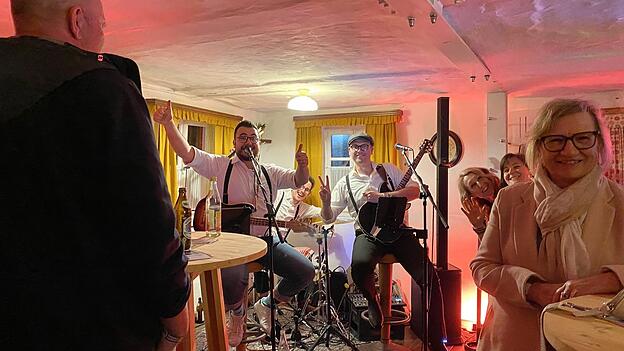 Das Jonas Frank Trio begeisterte die G&auml;ste.