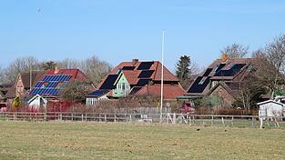 Haushalte mit PV-Anlagen sollen sich k&uuml;nftig st&auml;rker an der Netzfinanzierung beteiligen. (Symbolbild)