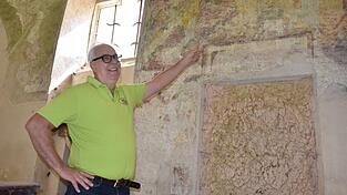 Fr&uuml;her f&uuml;hrte Herman Riemann regelm&auml;&szlig;ig G&auml;ste durch die Felsenkirche des Kl&ouml;sterls. Seit einigen Jahren steht der Ort allerdings still. Die vielf&auml;ltige Geschichte der Kirche begeistert ihn weiterhin.