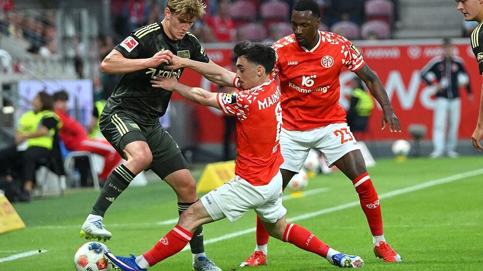 Der Mainzer Paul Nebel (r) bereitete das 1:1 vor. Der Mainzer Paul Nebel (r) bereitete das 1:1 vor.