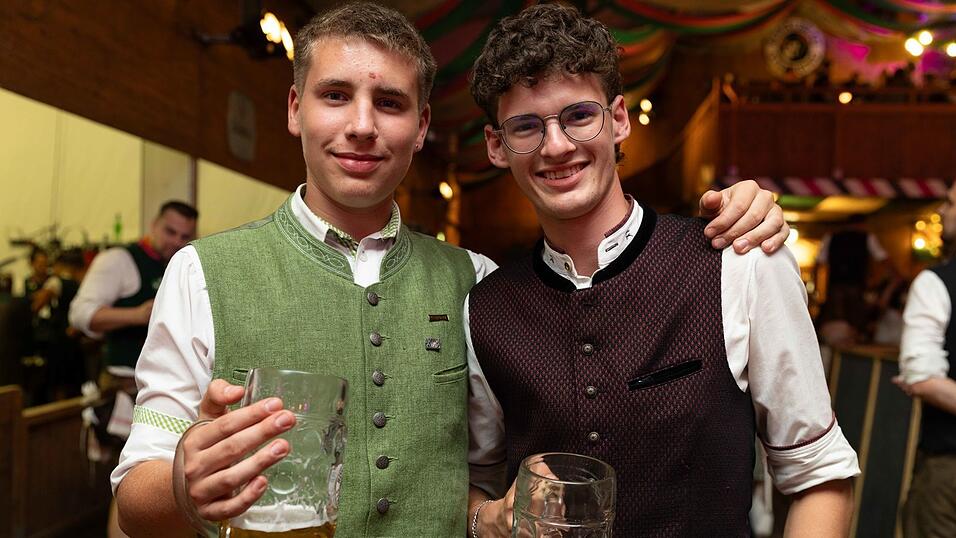 Die Partybilder vom Samstag, 8. August, aus dem Festzelt Weckmann. Die Partybilder vom Samstag, 8. August, aus dem Festzelt Weckmann.
