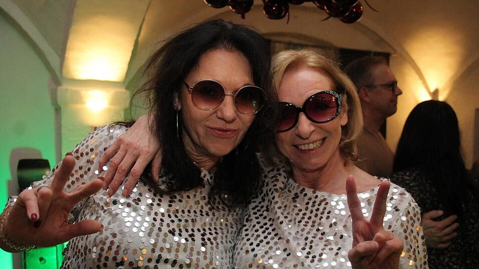 In der Landshuter Weinstube Isarklause fand am Samstag eine Schlagerparty statt. In der Landshuter Weinstube Isarklause fand am Samstag eine Schlagerparty statt.