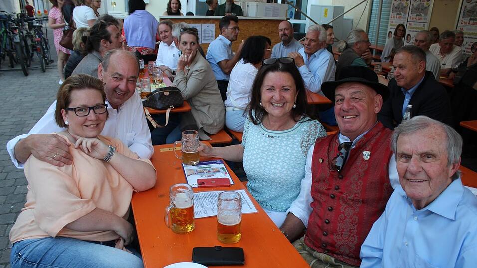 Viele Landshuter genossen ihren Freitagabend auf dem Bismarckplatzfest.