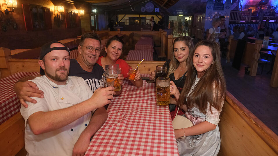 Die Partybilder vom Dienstag, 15. August 2023, aus dem Festzelt Reisinger. Die Partybilder vom Dienstag, 15. August 2023, aus dem Festzelt Reisinger.