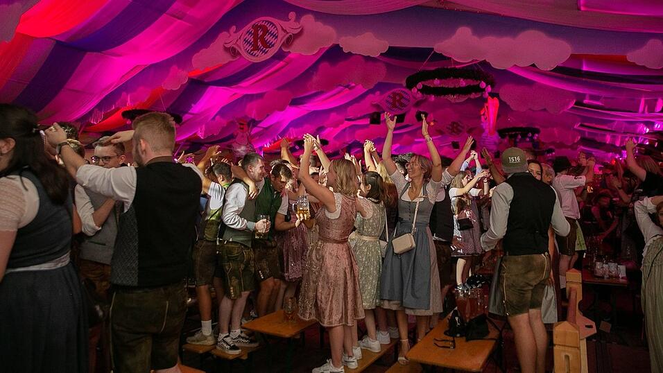 Die Partybilder vom Freitag, 12. August 2022, aus dem Festzelt Reisinger.