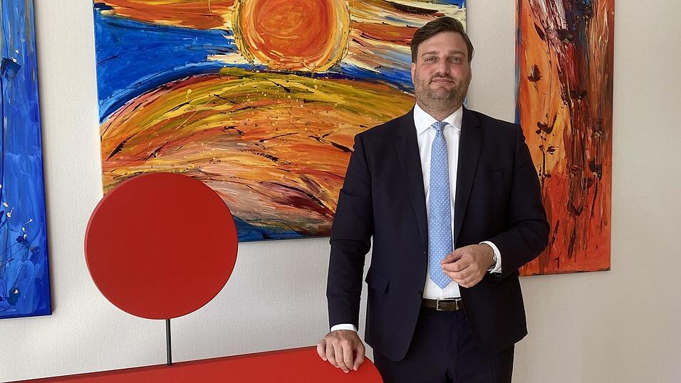 Jonathan Stich zieht eine positive 100-Tage-Bilanz. Er f&uuml;hlt sich wohl in Cham und bei der Sparkasse im Landkreis Cham.