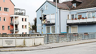 Die alte Br&uuml;cke wird zur&uuml;ckgebaut und durch einen Neubau ersetzt.