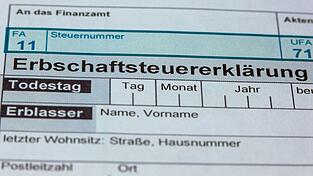 Wer erbt oder Vermögen geschenkt bekommt, muss Steuern zahlen - jedenfalls ab einer Freigrenze. (Symbolbild)