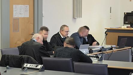 Nur noch drei Angeklagte sind verblieben. Für den Schützen fordert die Staatsanwaltschaft fünf Jahre Haft wegen versuchten Totschlags.