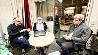 Was die Themen betrifft, herrscht bei den drei B&uuml;rgermeisterkandidaten Sandro Bauer, G&uuml;nter Stelzer und Stefan Zeller (von rechts) nahezu &Uuml;bereinstimmung. Unterschiede gibt es offensichtlich in der Herangehensweise beziehungsweise der Gewichtung notwendiger Schritte.