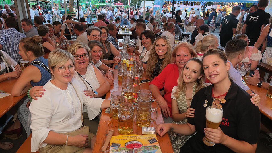 Die Partybilder vom Mittwoch, 16. August 2023, aus dem Festzelt Greindl. Die Partybilder vom Mittwoch, 16. August 2023, aus dem Festzelt Greindl.