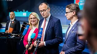 Die CDU will mit einem «Sofortprogramm» nach einer Regierungsübernahme die Wirtschaft ankurbeln und für mehr Sicherheit sorgen. Überschattet das AfD-Thema den Wahlparteitag in Berlin?