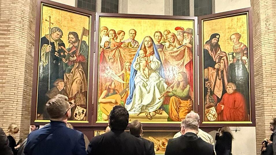 Der Cranach-Triegel-Altar ist in der Marienkirche des Friedhofs Campo Santo Teutonico zu sehen. Der Cranach-Triegel-Altar ist in der Marienkirche des Friedhofs Campo Santo Teutonico zu sehen.