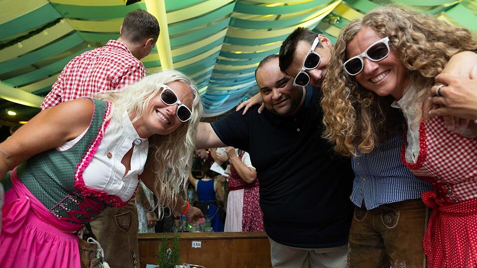 Die Partybilder vom Samstag, 8. August, aus dem Festzelt Wenisch. Die Partybilder vom Samstag, 8. August, aus dem Festzelt Wenisch.