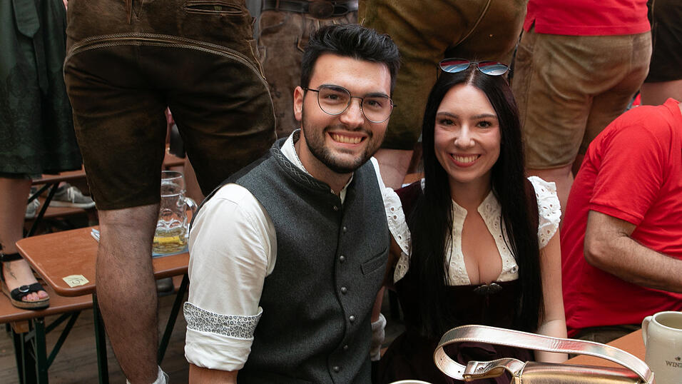 Die Partybilder vom Montag, 11. August, aus dem Festzelt Wenisch. Die Partybilder vom Montag, 11. August, aus dem Festzelt Wenisch.